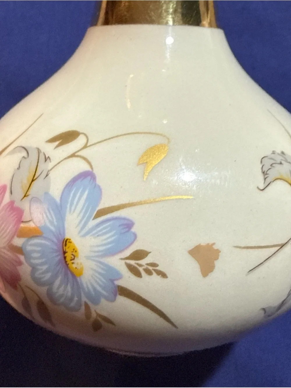Prinknash Pottery 4” Gilded Rim Floral Pattern Vase England